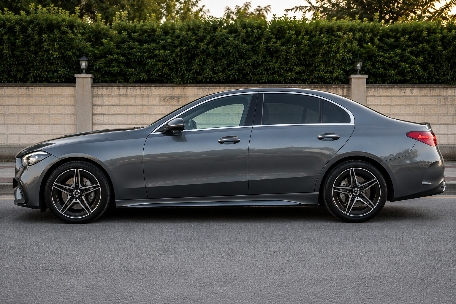 C 200 AMG ile yeni bir başlangıç. 🩶
Bundan sonra aracın bakımını, geçmişini ve güzel anlarını burada biriktireceğim. 🚘